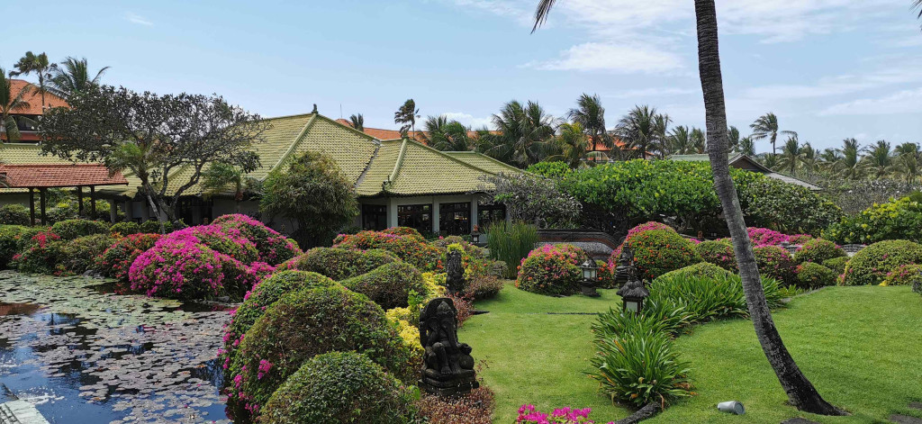 зN ڨq gsGrabd Hyatt bali 12