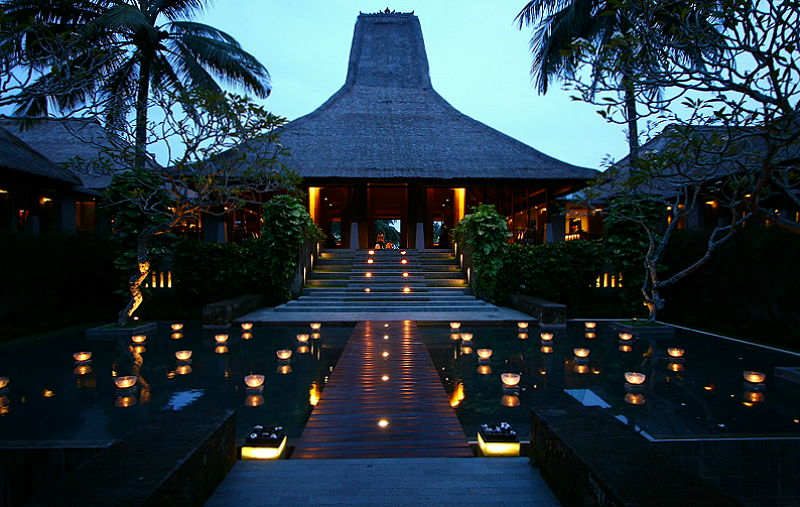 зN ڨqMaya Ubud 1