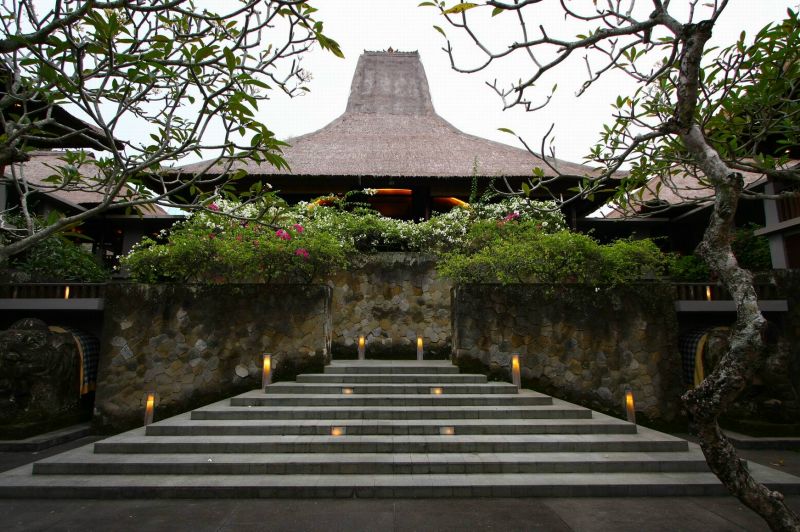 зN ڨqMaya Ubud 2
